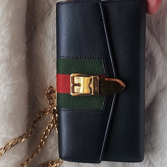 Sylvie wallet on a chain